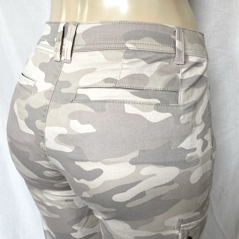 MAC & ME Jeans Women’s Tummy Control Size 6 Camouflage Cargo Pants Stone NWOT